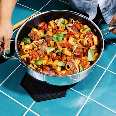 5.5 QT Hybrid Deep Sauté Pan with Lid (5.2 L)